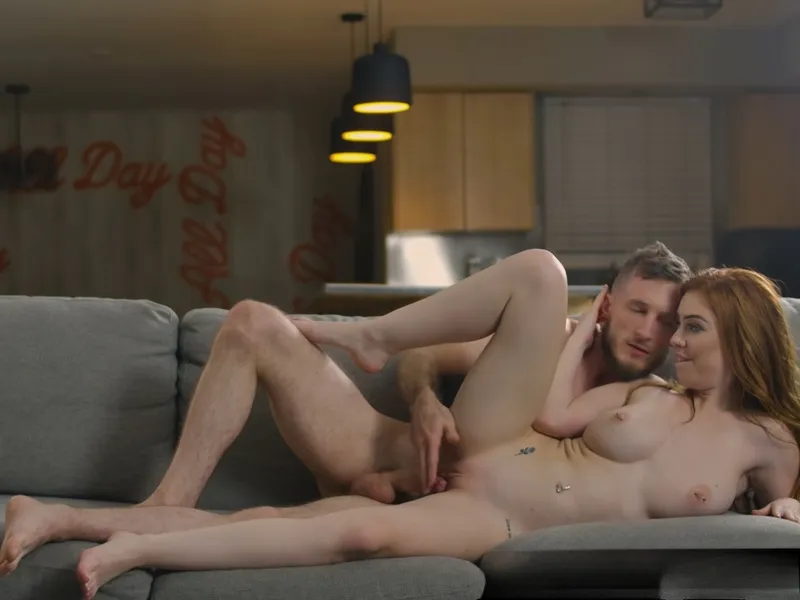 đang tăng ca mà bồ cứ dùng bím lôi kéo tôi doggy cùng em